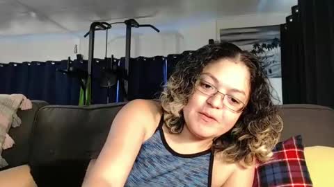 Snapshot of i_fetishize_u chatting on 23, 2, 2025 ShortStuff online show from 23, 2, 2025