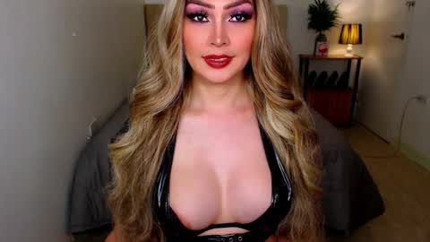 Snapshot of i_luv_2_fuck_you chatting on 17, 1, 2026 QUEEN SUSSIE BROWN online show from 17, 1, 2026