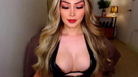 Snapshot of i_luv_2_fuck_you chatting on 27, 2, 2026 QUEEN SUSSIE BROWN online show from 27, 2, 2026