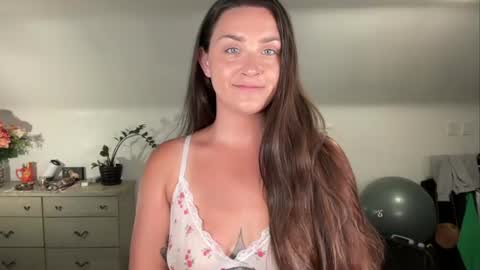 Snapshot of iamcrystalann chatting on 13, 6, 2026 Crystal online show from 13, 6, 2026