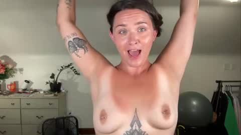 Snapshot of iamcrystalann chatting on 1, 7, 2026 Crystal online show from 1, 7, 2026