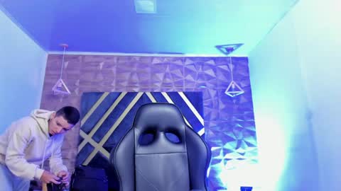 IAN CASTILLO online show from 8, 4, 2026