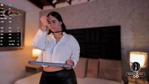 Snapshot of iara_martinez chatting on 28, 10, 2025 I A R A online show from 28, 10, 2025