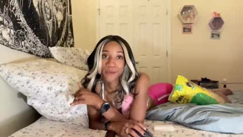 Snapshot of icedmochabree chatting on 11, 9, 2025 bree summers online show from 11, 9, 2025