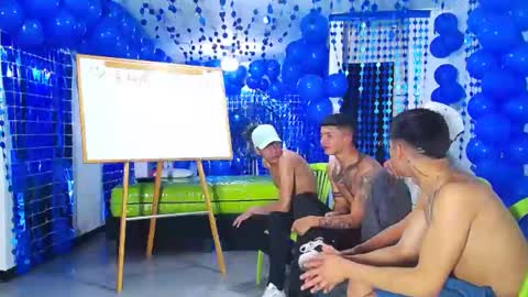 Snapshot of icevermilk chatting on 13, 12, 2024 THOMAS AND DAMIAND online show from 13, 12, 2024