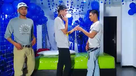 Snapshot of icevermilk chatting on 18, 12, 2024 THOMAS AND DAMIAND online show from 18, 12, 2024