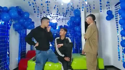 Snapshot of icevermilk chatting on 22, 12, 2024 THOMAS AND DAMIAND online show from 22, 12, 2024