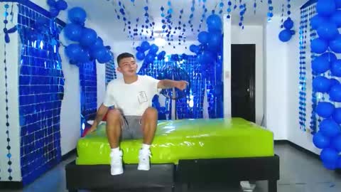 Snapshot of icevermilk chatting on 26, 12, 2024 THOMAS AND DAMIAND online show from 26, 12, 2024