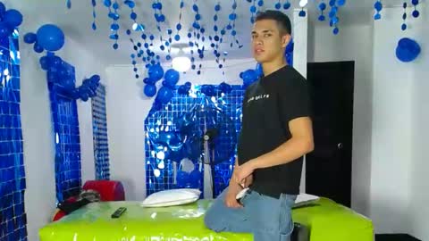 Snapshot of icevermilk chatting on 29, 12, 2024 THOMAS AND DAMIAND online show from 29, 12, 2024