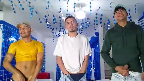 Snapshot of icevermilk chatting on 8, 1, 2025 THOMAS AND DAMIAND online show from 8, 1, 2025