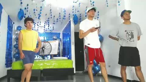 Snapshot of icevermilk chatting on 5, 2, 2025 THOMAS AND DAMIAND online show from 5, 2, 2025