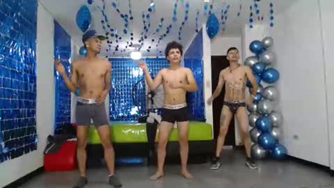 Snapshot of icevermilk chatting on 13, 2, 2025 THOMAS AND DAMIAND online show from 13, 2, 2025