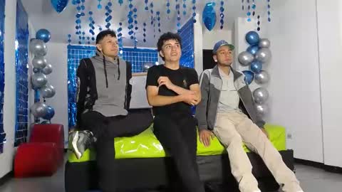 Snapshot of icevermilk chatting on 14, 2, 2025 THOMAS AND DAMIAND online show from 14, 2, 2025