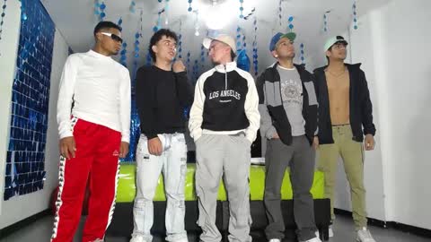 Snapshot of icevermilk chatting on 15, 2, 2025 THOMAS AND DAMIAND online show from 15, 2, 2025