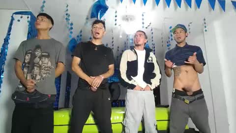 Snapshot of icevermilk chatting on 23, 2, 2025 THOMAS AND DAMIAND online show from 23, 2, 2025