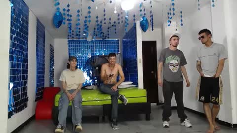 Snapshot of icevermilk chatting on 24, 2, 2025 THOMAS AND DAMIAND online show from 24, 2, 2025