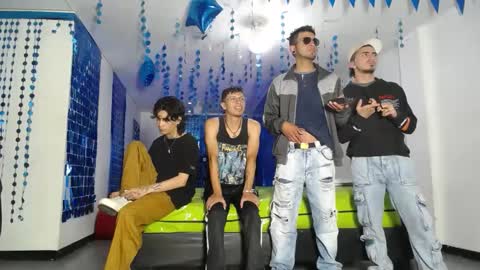 Snapshot of icevermilk chatting on 25, 2, 2025 THOMAS AND DAMIAND online show from 25, 2, 2025