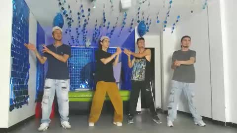 Snapshot of icevermilk chatting on 25, 2, 2025 THOMAS AND DAMIAND online show from 25, 2, 2025