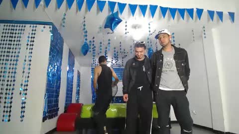 Snapshot of icevermilk chatting on 4, 3, 2025 THOMAS AND DAMIAND online show from 4, 3, 2025