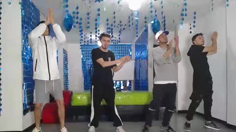 Snapshot of icevermilk chatting on 4, 3, 2025 THOMAS AND DAMIAND online show from 4, 3, 2025