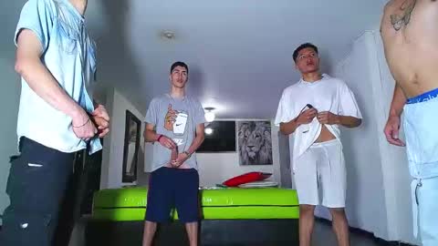 Snapshot of icevermilk chatting on 12, 9, 2025 THOMAS AND DAMIAND online show from 12, 9, 2025