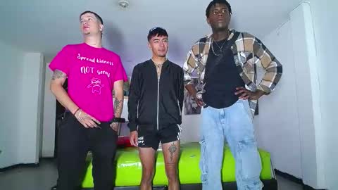 Snapshot of icevermilk chatting on 25, 9, 2025 THOMAS AND DAMIAND online show from 25, 9, 2025