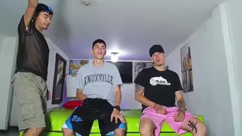 Snapshot of icevermilk chatting on 28, 9, 2025 THOMAS AND DAMIAND online show from 28, 9, 2025