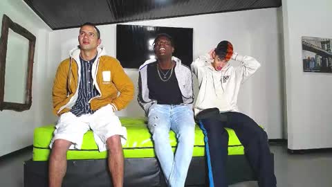 Snapshot of icevermilk chatting on 8, 11, 2025 THOMAS AND DAMIAND online show from 8, 11, 2025