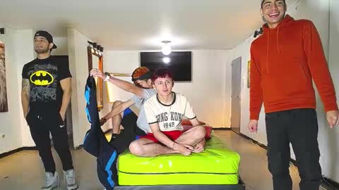 Snapshot of icevermilk chatting on 16, 11, 2025 THOMAS AND DAMIAND online show from 16, 11, 2025