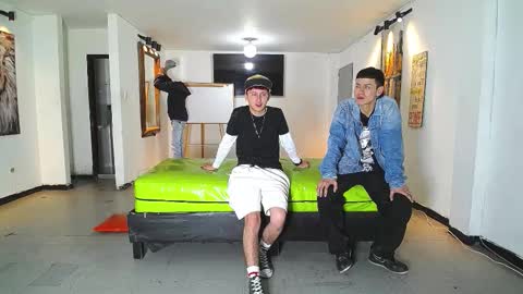 Snapshot of icevermilk chatting on 18, 11, 2025 THOMAS AND DAMIAND online show from 18, 11, 2025