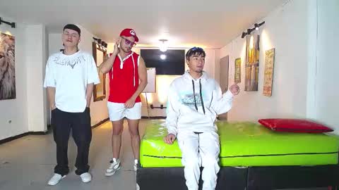 Snapshot of icevermilk chatting on 28, 11, 2025 THOMAS AND DAMIAND online show from 28, 11, 2025