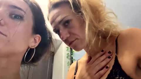 Snapshot of icyspice chatting on 10, 11, 2025 icyspice online show from 10, 11, 2025