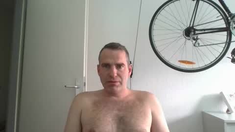 idontknowwhy1 online show from 4, 11, 2025