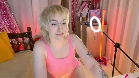 Snapshot of igotuscookies chatting on 5, 2, 2026 Emmy help me reach 100 thumbs up online show from 5, 2, 2026