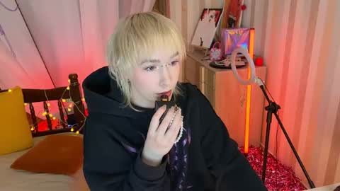 Snapshot of igotuscookies chatting on 20, 2, 2026 Emmy help me reach 100 thumbs up online show from 20, 2, 2026