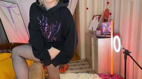 Snapshot of igotuscookies chatting on 28, 2, 2026 Emmy help me reach 100 thumbs up online show from 28, 2, 2026