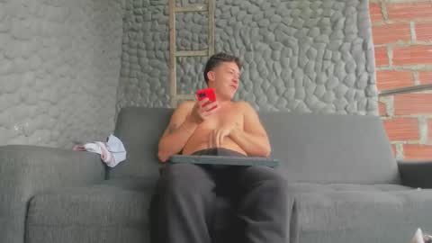 Snapshot of iham_28 chatting on 18, 12, 2025 Iham online show from 18, 12, 2025