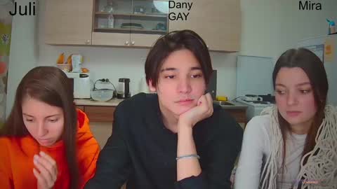 Julia and Mira online show from 28, 1, 2025