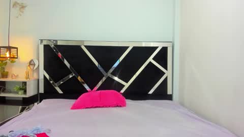 Isabella online show from 10, 9, 2025