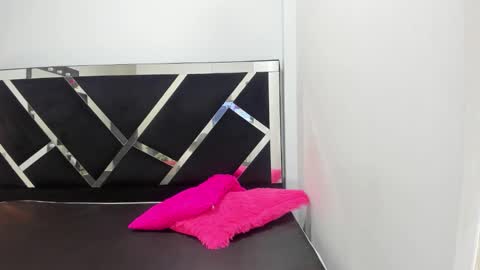 Isabella online show from 17, 9, 2025