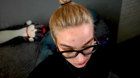 ileanacampbel online show from 26, 2, 2025