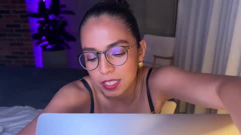 Snapshot of illaroom chatting on 2, 2, 2025 Kloe online show from 2, 2, 2025