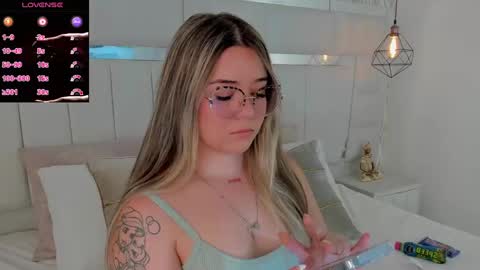 Snapshot of im_dalhia chatting on 17, 1, 2025 DAHLIA online show from 17, 1, 2025