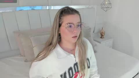 Snapshot of im_dalhia chatting on 22, 2, 2025 DAHLIA online show from 22, 2, 2025