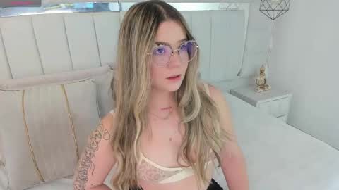 Snapshot of im_dalhia chatting on 4, 3, 2025 DAHLIA online show from 4, 3, 2025