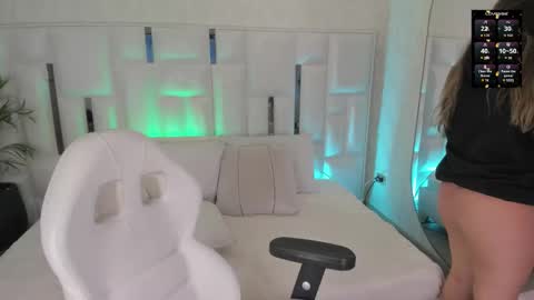 Snapshot of im_dalhia chatting on 10, 10, 2025 DAHLIA online show from 10, 10, 2025