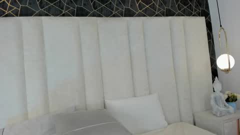 Snapshot of im_dalhia chatting on 9, 11, 2025 DAHLIA online show from 9, 11, 2025