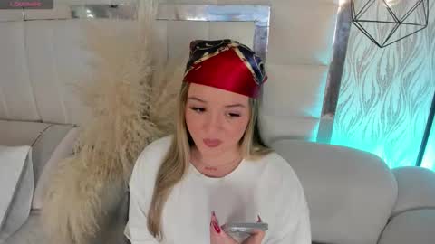 Snapshot of im_dalhia chatting on 20, 11, 2025 DAHLIA online show from 20, 11, 2025