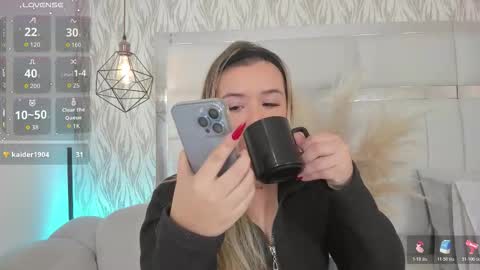 Snapshot of im_dalhia chatting on 1, 12, 2025 DAHLIA online show from 1, 12, 2025