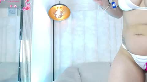 Snapshot of im_helina chatting on 24, 10, 2025 Helina online show from 24, 10, 2025